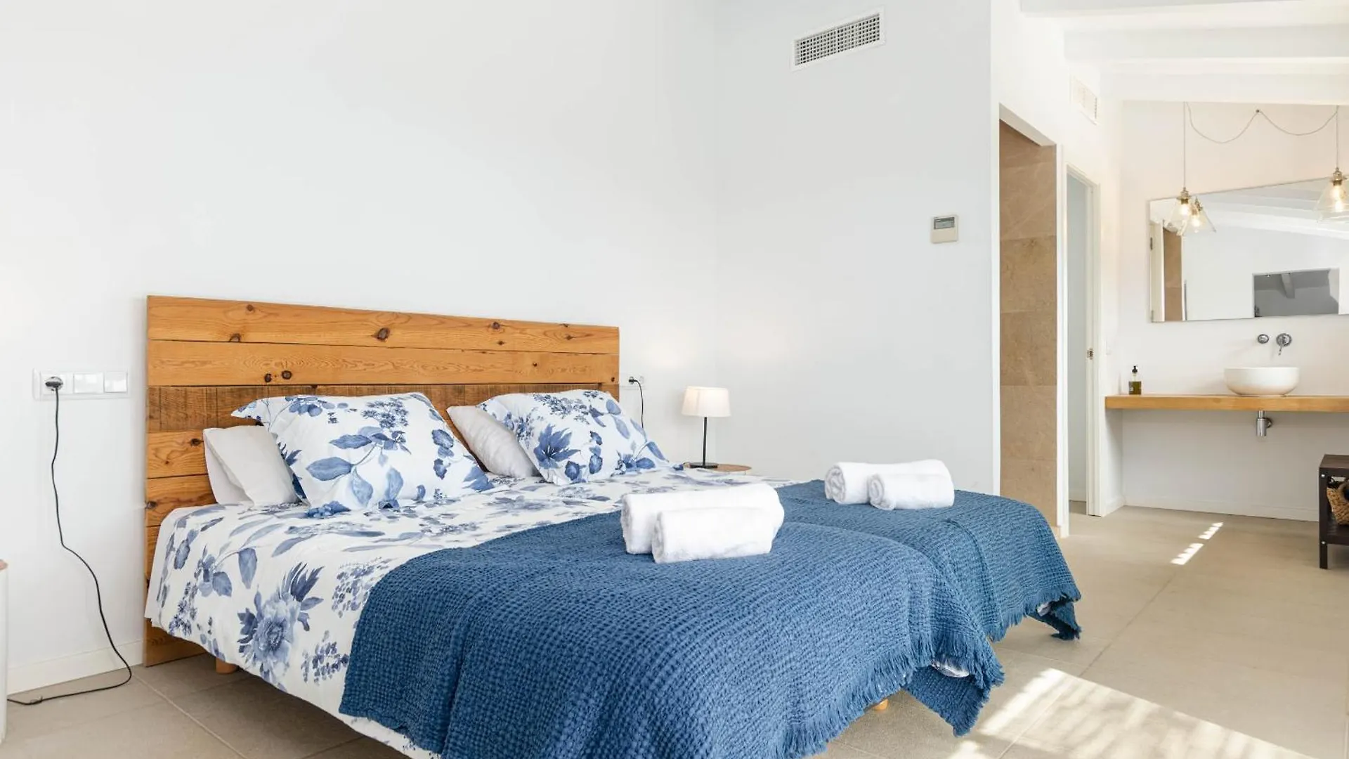 Yourhouse Carrera Plana Maria De La Salut 0*,  Spain
